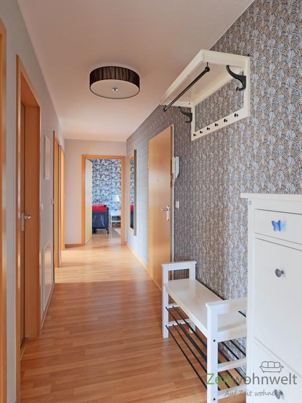 großer Wohnungsflur