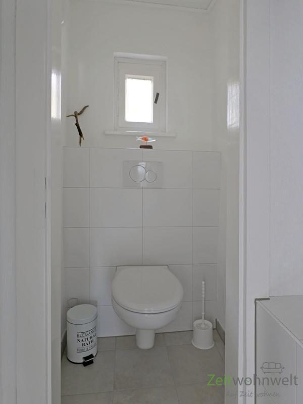 separates WC