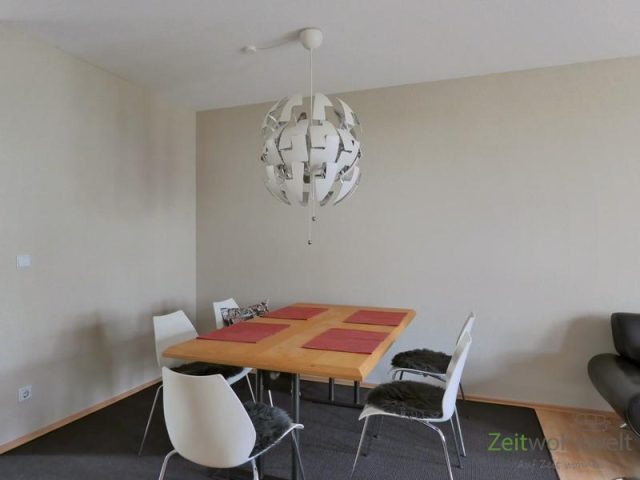 Esstisch im Wohnzimmer