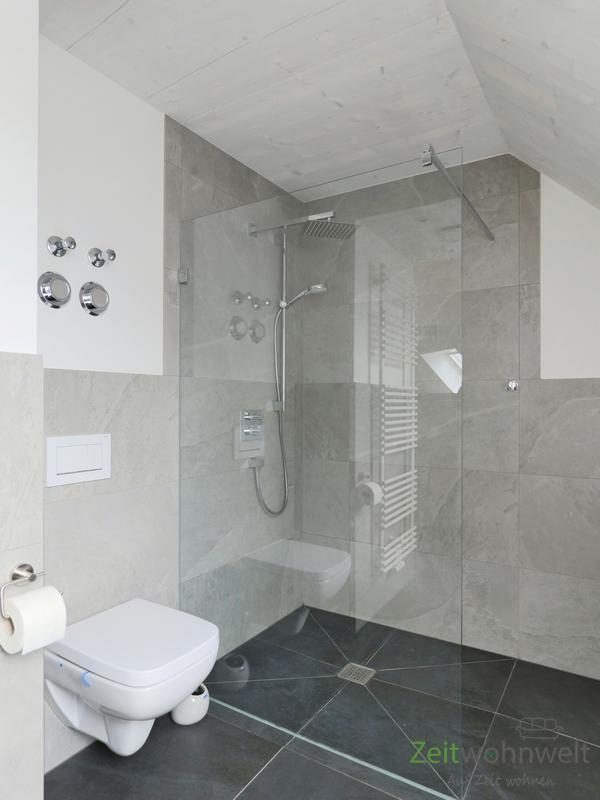 WC und bodentiefe Dusche