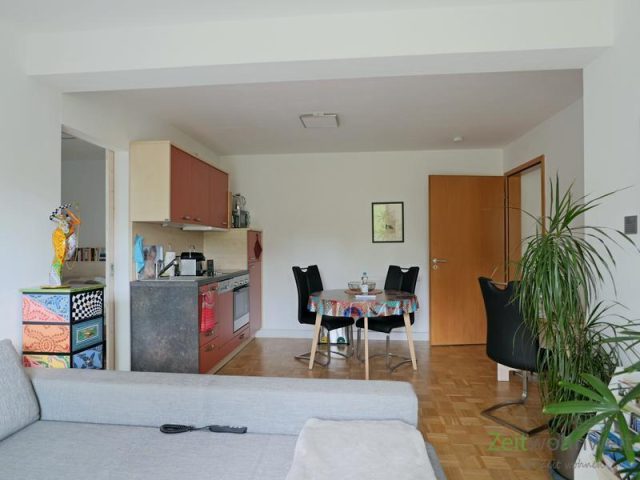 Blick vom Balkon in den Wohnraum