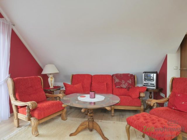 Sofa, Sessel, Radioanlage