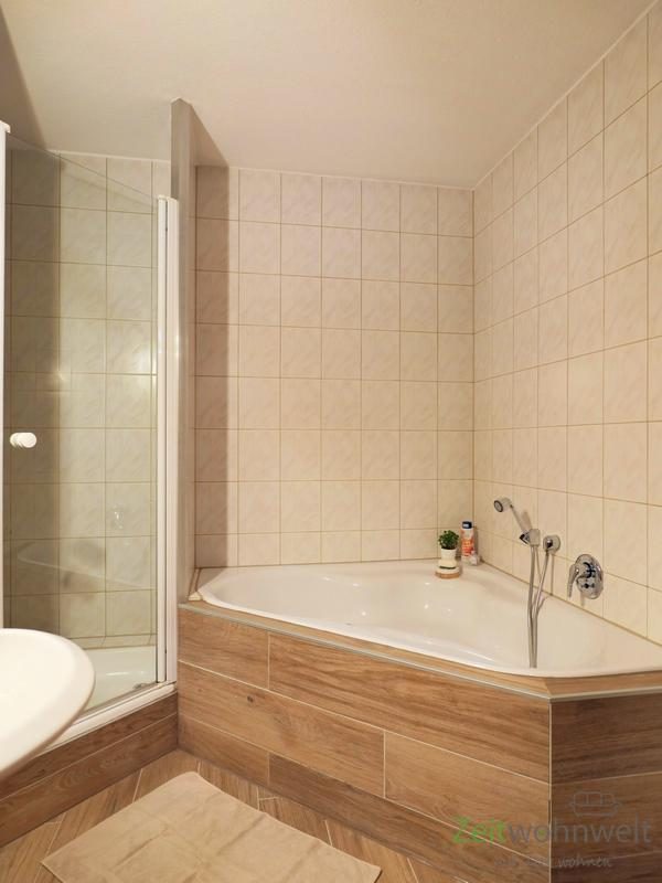 Dusche und Wanne