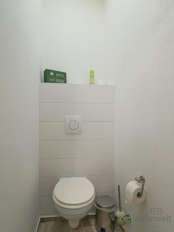 separates WC