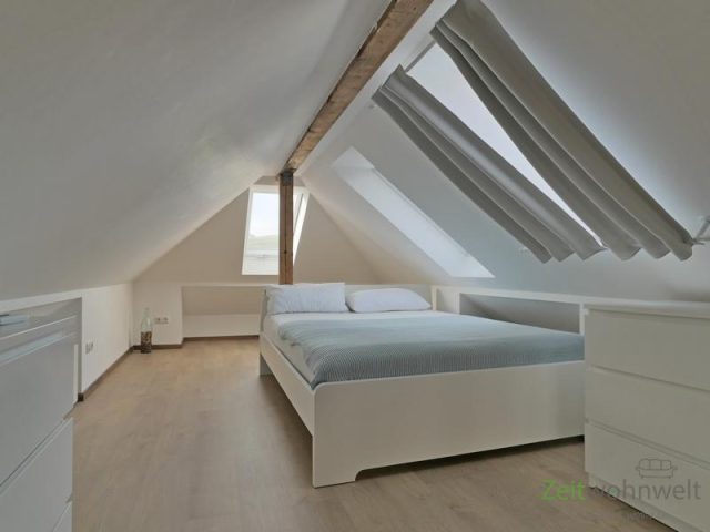 breites Bett