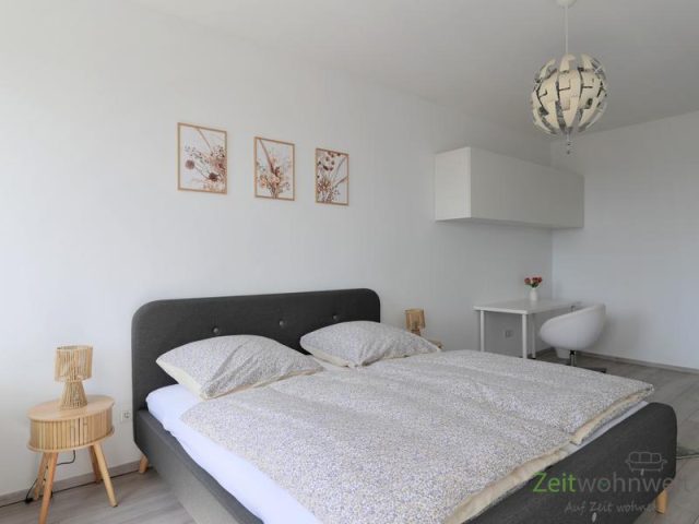 großes Doppelbett