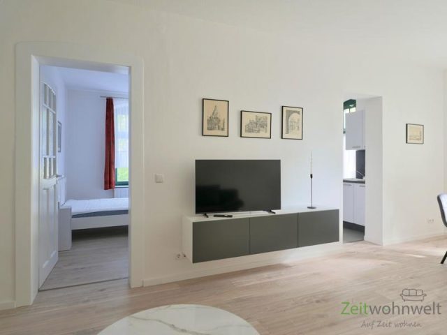 Blick zu Schlafzimmer und Küche