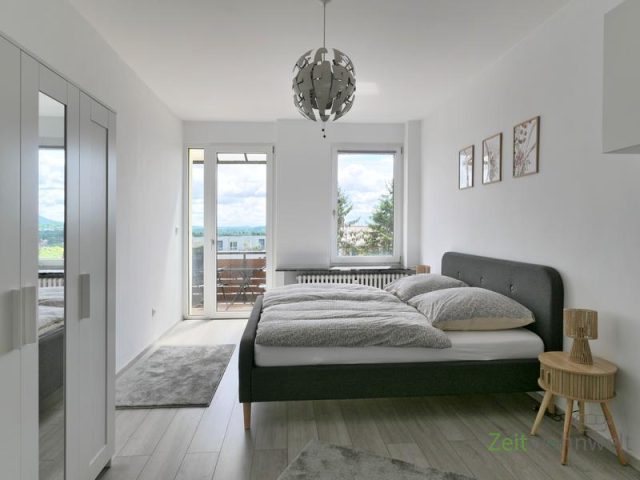 hinteres Schlafzimmer mit Balkon
