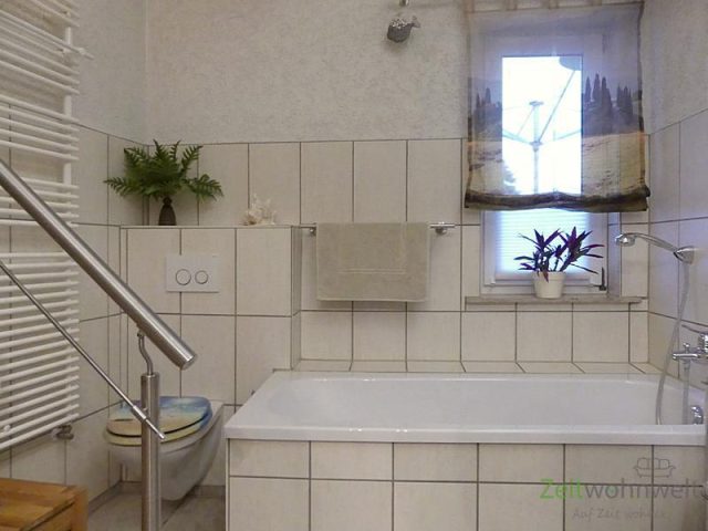Badewanne und WC