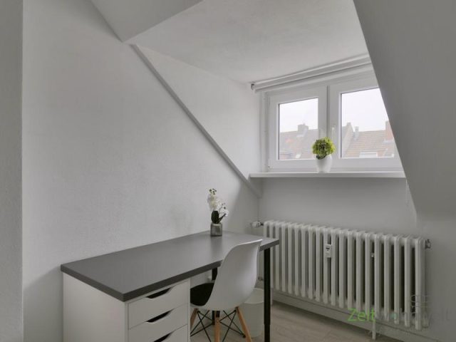 Schreibtisch im dritten Zimmer