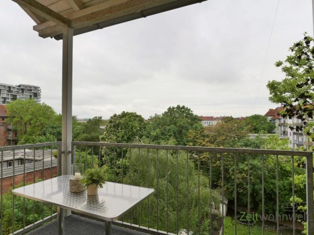 Balkonausblick zum Garten