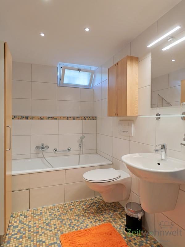 Wanne und WC