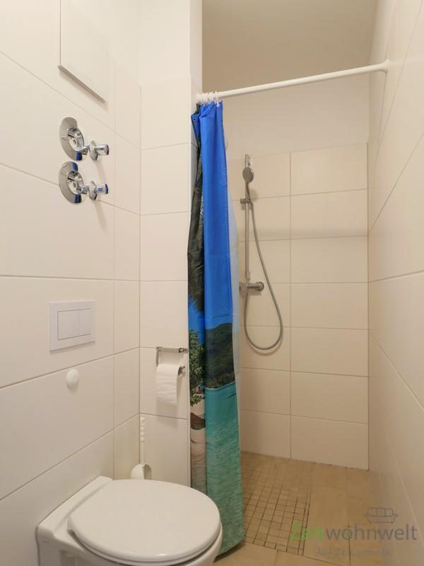bodentiefe Dusche und WC
