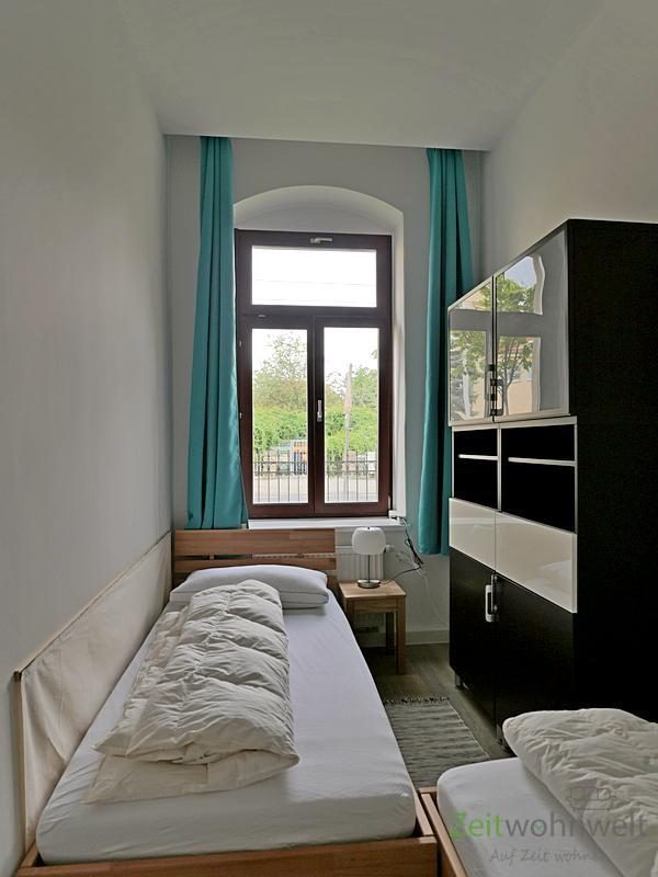 kleines Zimmer, Bett Fensterseite