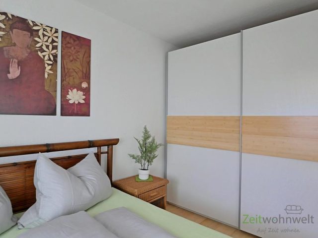 großer Kleiderschrank