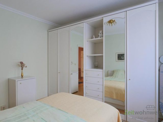 verspiegelter Kleiderschrank