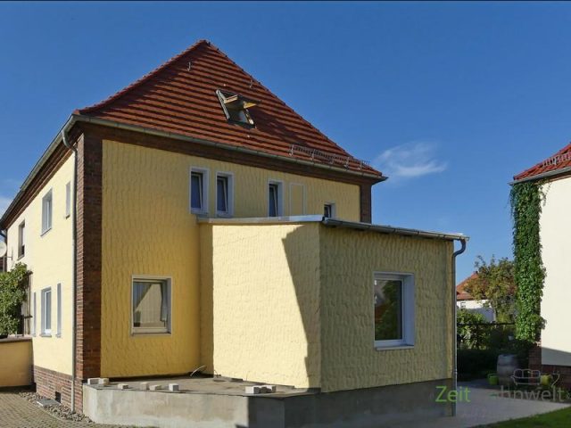 Gebäuderückseite mit Fundament für Wintergarten