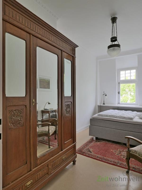 historischer Kleiderschrank