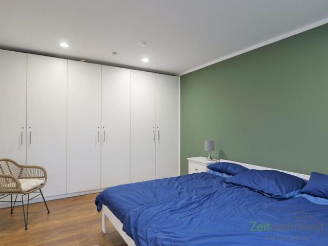 großer Kleiderschrank