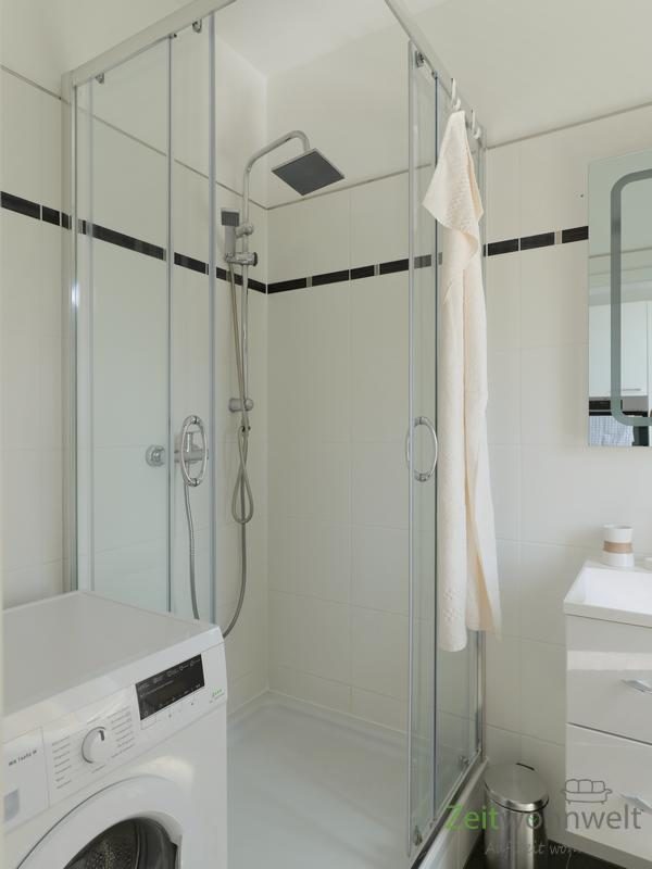 Dusche und Waschmaschine
