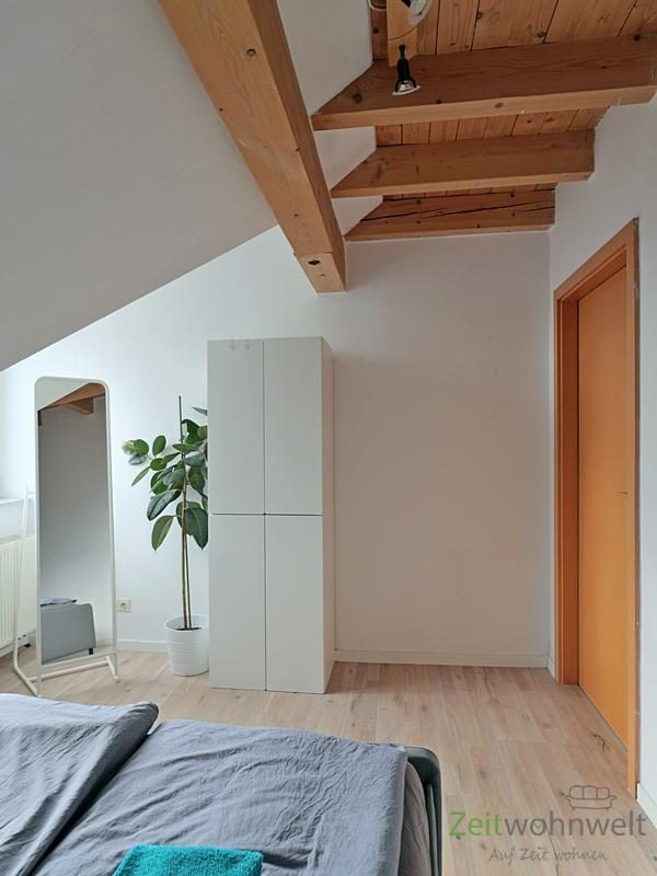 Kleiderschrank im Schlafzimmer