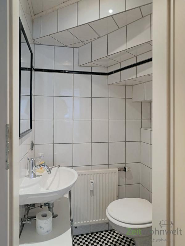 separates WC