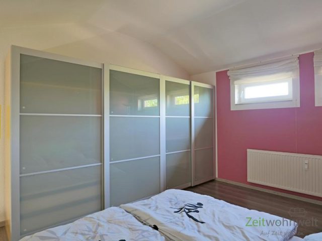 großer Kleiderschrank