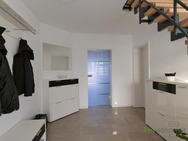 Hauseingang mit Garderobe
