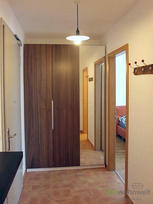 Wohnungsflur mit Kleiderschrank