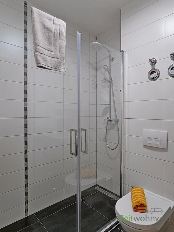 große bodentiefe Dusche