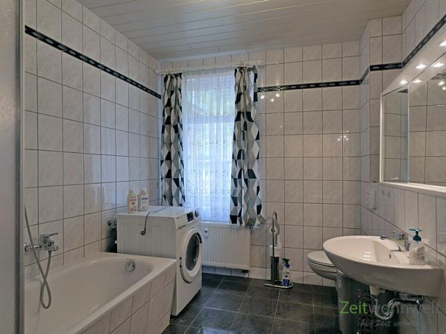 Dusche und Wanne