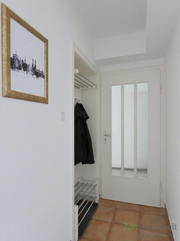 kleiner Flur mit Garderobe