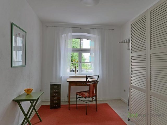 Arbeitszimmer mit Kleiderschrank