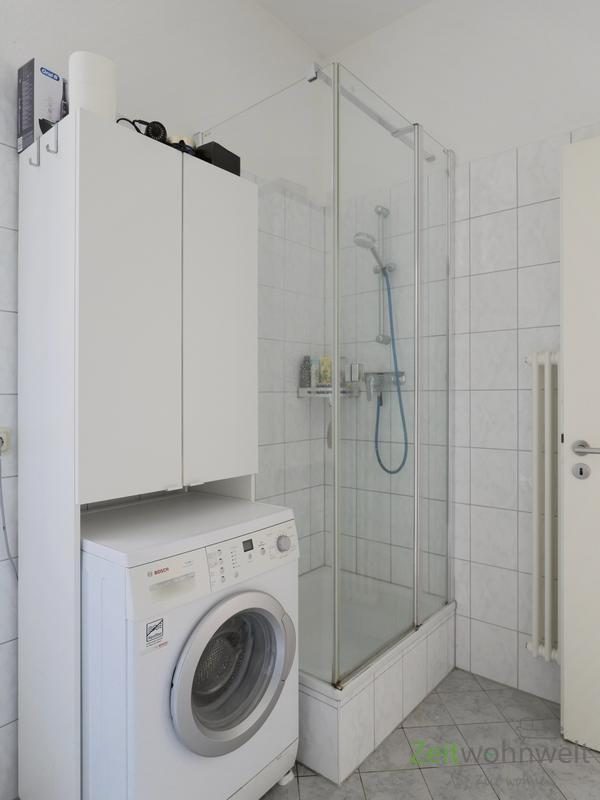 Dusche und Waschmaschine