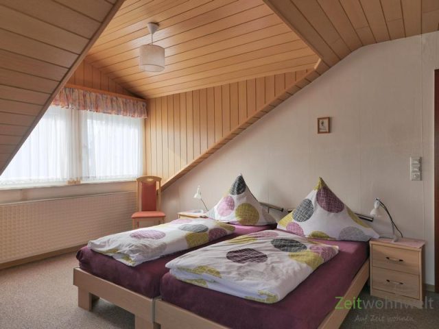 Doppelbett im Schlafzimmer