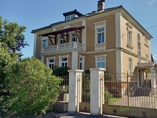 Außenansicht mit Balkon