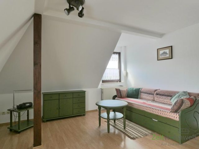 Schlafzimmer links, Bett eingeklappt