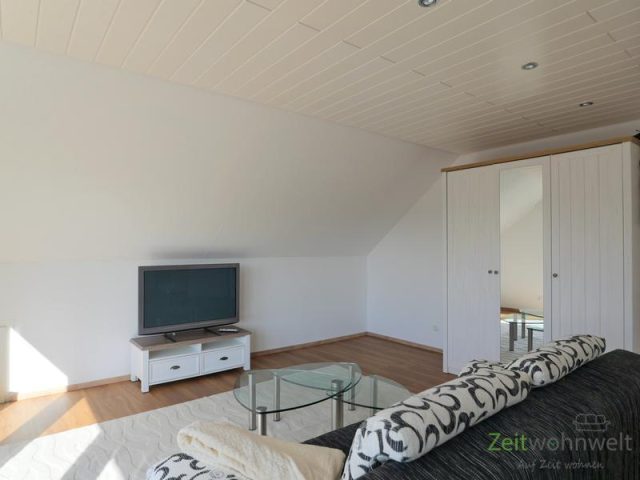 TV und Schrank