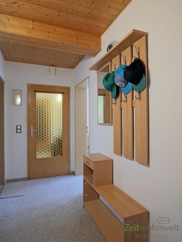 Wohnungsflur mit Garderobe