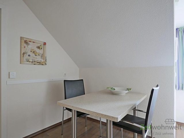 kleiner Esstisch in der Küche