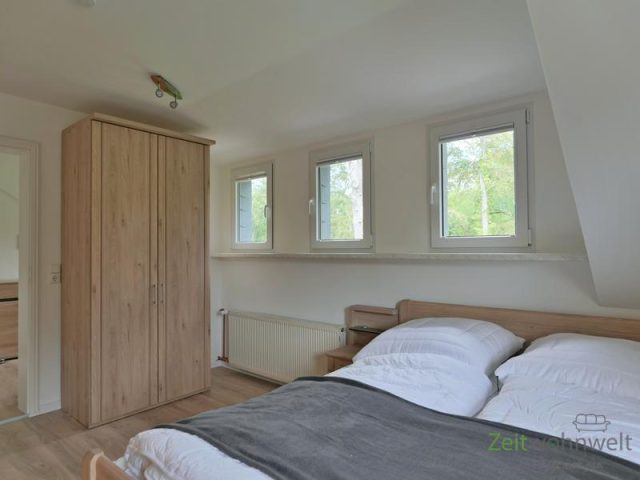 Kleiderschrank im Schlafzimmer