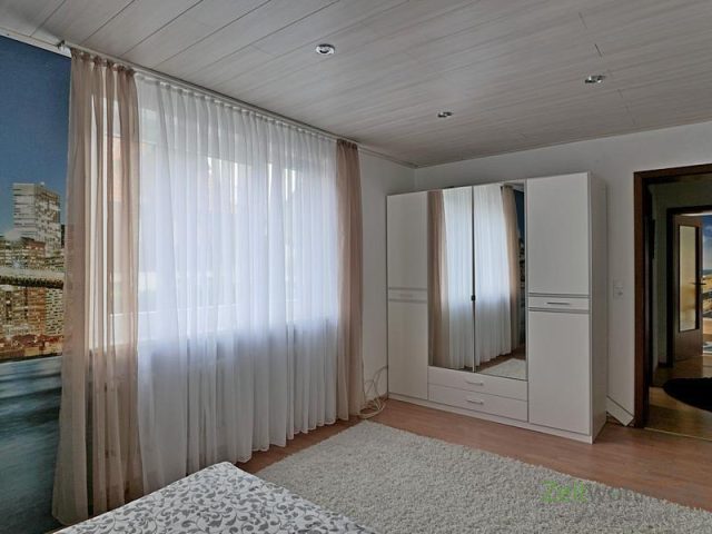 Kleiderschrank