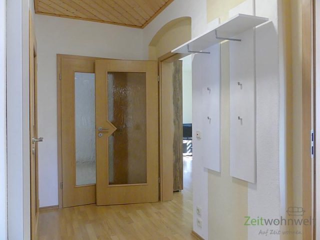 Wohnungsflur mit Garderobe