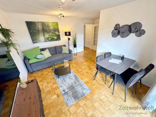 Balkonblick ins Wohnzimmer