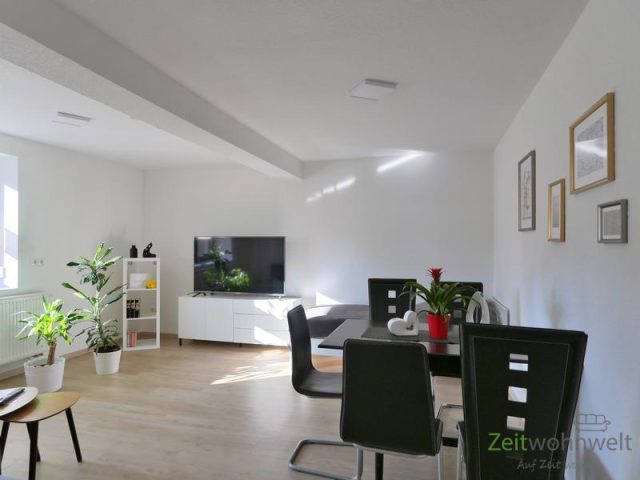 Esstisch im Wohnzimmer