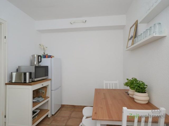 Kaffeeautomat, Mikrowelle, Kühlschrank