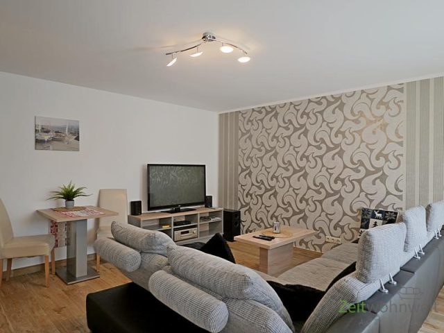 XXL-Couch und TV