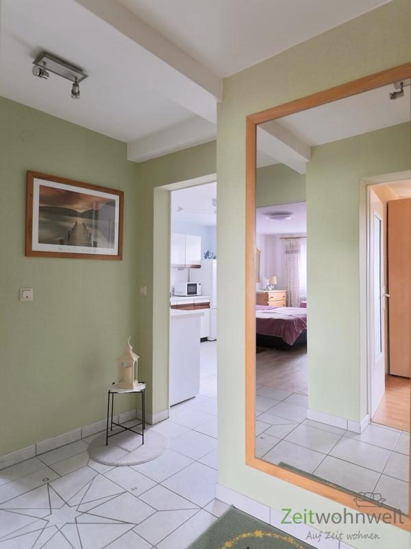 großer Spiegel im Wohnungsflur