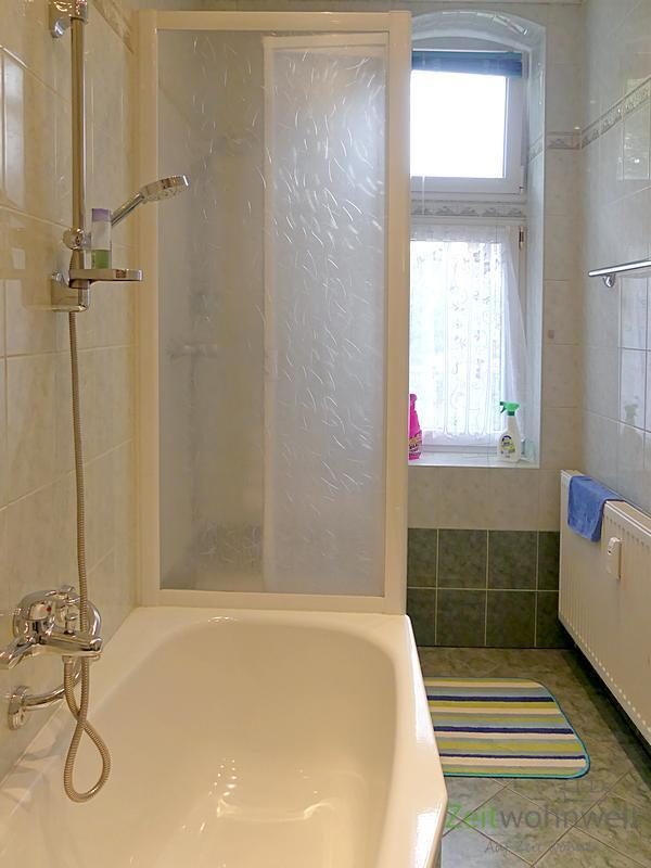 separate Dusche im Bad