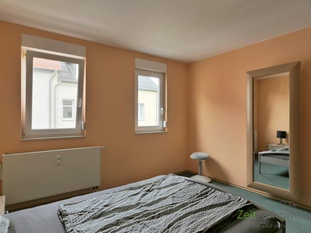 Wandspiegel im Schlafzimmer
